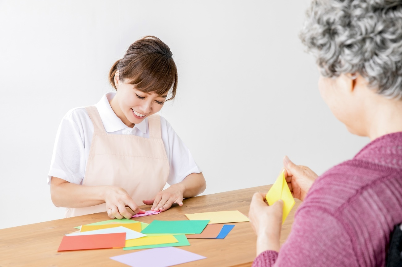 デイサービスで高齢者が盛り上がる面白いレクリエーション13選をご紹介|スマ介Hiroba|スマート介護