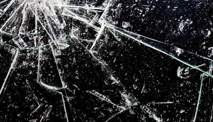 生徒指導とお金（4）──窓ガラスの破損と弁償問題|学校づくりのヒント ...